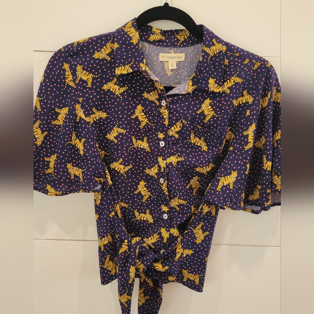 Button-Up Blouse 🐯 - Picture 2 of 7